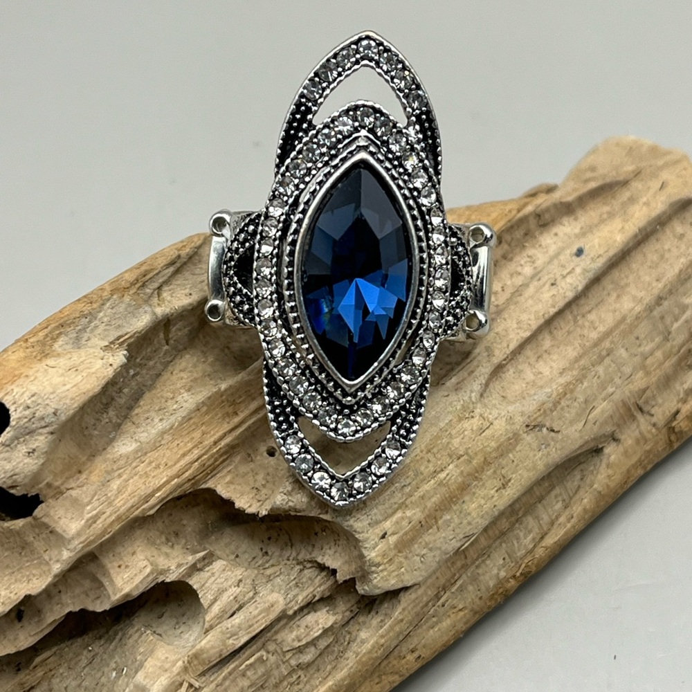 Elegant Blue and Silver Women's Stretch Ring
